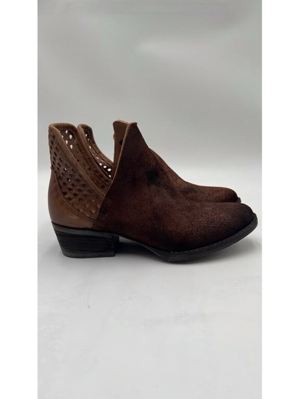 Circle G by Corral Ladies' brown cutout ankle booties Size 7M